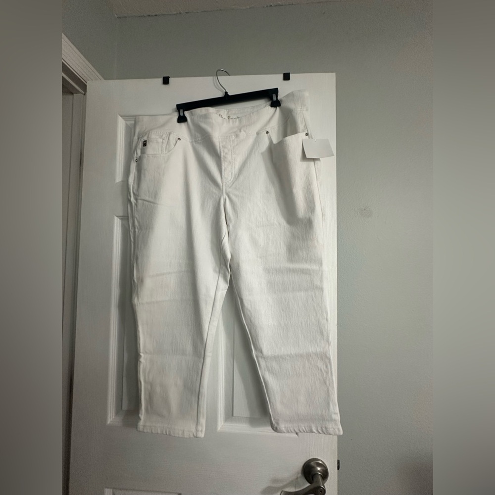 Belle by Kim Gravel White Capris